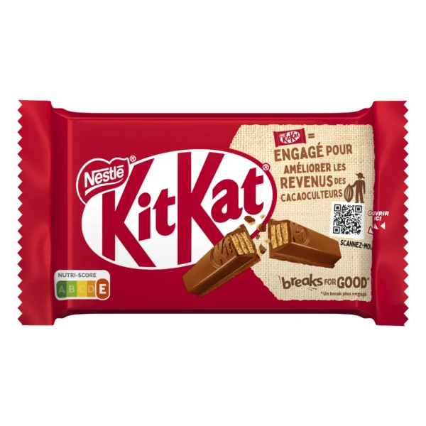 Barre chocolat Kit Kat croquante au chocolat au lait, présentée en gros plan sur fond blanc