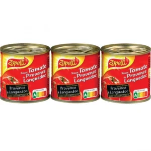 Sauce tomate pour pizza Zapetti en pack de 3 x 95g – pots rouges posés sur un plan de travail culinaire